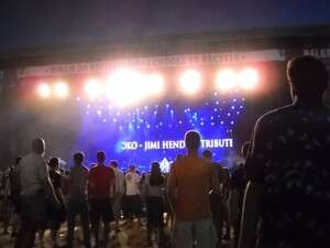 כרטיס להופעה עולה כמחצית ממחירו בבירות אירופה האחרות. כרטיס להופעה עולה כמחצית ממחירו בבירות אירופה האחרות.