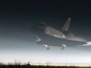 המעבורת אטלנטיס נוחתת. המעבורת אטלנטיס נוחתת.