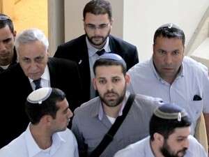 יורם קצב, מימין למעלה, עם בני המשפחה יורם קצב, מימין למעלה, עם בני המשפחה