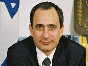 השופט אריה אטיאס החשוד בביצוע עבירות מין בעובדת שלו השופט אריה אטיאס החשוד בביצוע עבירות מין בעובדת שלו