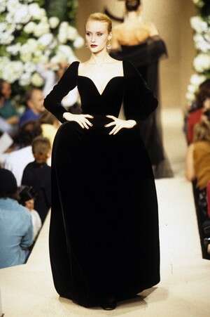 שמלה של איב סאן לורן שמלה של איב סאן לורן