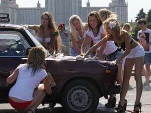 חברות הצבא של פוטין במפגן תמיכה. חברות הצבא של פוטין במפגן תמיכה.