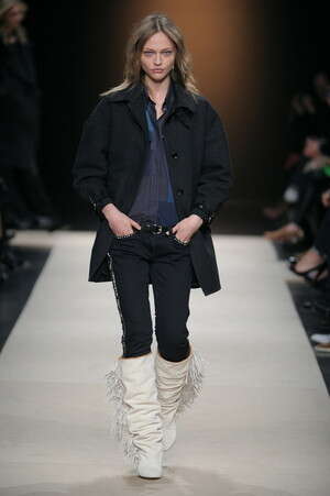 לוק נטורליסטי. מתוך תצוגת החורף של איזבל מארה לוק נטורליסטי. מתוך תצוגת החורף של איזבל מארה