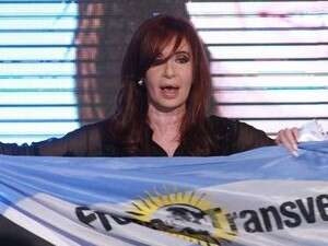 קירשנר חוגגת את ניצחונה בפריימריז. קירשנר חוגגת את ניצחונה בפריימריז.