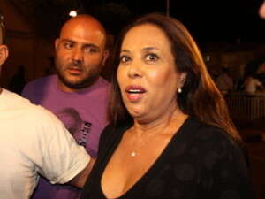 מרגלית צנעני עם אמרגנה אסף אטדגי שאותו על פי החשד סחטה מרגלית צנעני עם אמרגנה אסף אטדגי שאותו על פי החשד סחטה