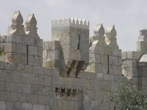 הכתר החדש של שער שכם. שחזור מדויק. הכתר החדש של שער שכם. שחזור מדויק.