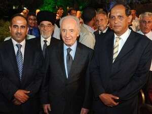 פרס בסעודת האיפטר שערך במשכן הנשיא, הערב. פרס בסעודת האיפטר שערך במשכן הנשיא, הערב.