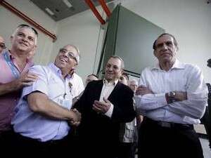 שר הביטחון, אהוד ברק מבקר באלתא מערכות, היום. שר הביטחון, אהוד ברק מבקר באלתא מערכות, היום.