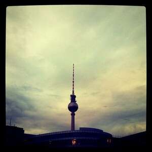 גם בלי מודעות רוחנית בעיר מנסה לקיים את הדהרמה גם בלי מודעות רוחנית בעיר מנסה לקיים את הדהרמה