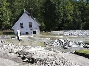בית שנפגע בשיטפון בוורמונט. בית שנפגע בשיטפון בוורמונט.