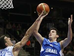 פניני עולה לסל מול סרביה פניני עולה לסל מול סרביה