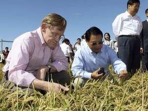 נשיא הבנק העולמי רוברט זוליק עם סגן שר הכלכלה הסיני לי יונג נשיא הבנק העולמי רוברט זוליק עם סגן שר הכלכלה הסיני לי יונג