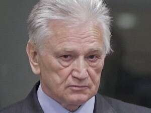 פריסיץ' בבית הדין בהאג. פריסיץ' בבית הדין בהאג.