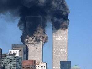 התאומים עולים באש, המגדלים הבוערים לא הרפו ממוקדנית ה-911 התאומים עולים באש, המגדלים הבוערים לא הרפו ממוקדנית ה-911