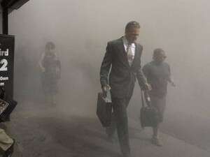 תושבי מנהטן בורחים מאיזור התאומים תושבי מנהטן בורחים מאיזור התאומים