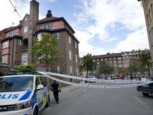 שוטרים שבדים בזירת אירוע. שוטרים שבדים בזירת אירוע.