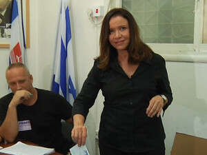 שלי יחימוביץ בפריימריז האחרונים בעבודה. פוחדים מקריסת מערכת ההצבעה שלי יחימוביץ בפריימריז האחרונים בעבודה. פוחדים מקריסת מערכת ההצבעה