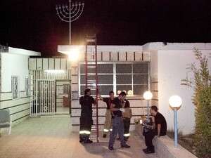 בית הכנסת ביפו שנזרק לעברו בקבוק התבערה בית הכנסת ביפו שנזרק לעברו בקבוק התבערה