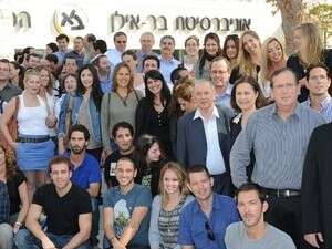 אותו דור שגידלנו בחממה נפרדת ומובדלת, באמת ובתמים לא רכש כלים להתמודדות עם מציאות החיים. הפקולטה ללימודי רפואה בצפת אותו דור שגידלנו בחממה נפרדת ומובדלת, באמת ובתמים לא רכש כלים להתמודדות עם מציאות החיים. הפקולטה ללימודי רפואה בצפת
