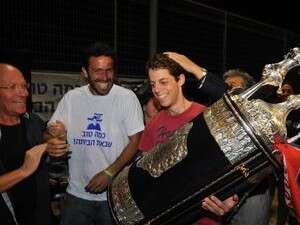 אוהד כנר בהקפות השניות במצפה הילה אוהד כנר בהקפות השניות במצפה הילה