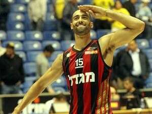 בריאן רנדל, מצדיע לאוהדי ירושלים, הערב בריאן רנדל, מצדיע לאוהדי ירושלים, הערב