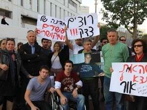 ההפגנה של בני משפחותיהם של הנערים אדם תמם וברק זילבר שנדרסו על ידי נהגת בת ההפגנה של בני משפחותיהם של הנערים אדם תמם וברק זילבר שנדרסו על ידי נהגת בת