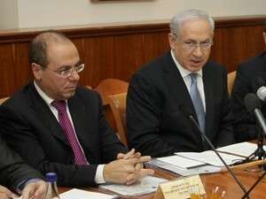 נתניהו וסילבן שלום בישיבת הממשלה נתניהו וסילבן שלום בישיבת הממשלה