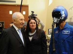 פרס עם רונה רמון בחנוכת פרוייקט החללית הישראלית פרס עם רונה רמון בחנוכת פרוייקט החללית הישראלית