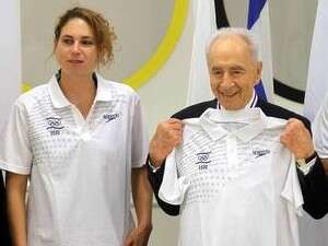 פרס מקבל חולצה מלי קורזיץ פרס מקבל חולצה מלי קורזיץ