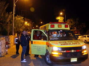חשד להתאבדות כפולה בקריית עקרון. זירת האירוע, הערב חשד להתאבדות כפולה בקריית עקרון. זירת האירוע, הערב