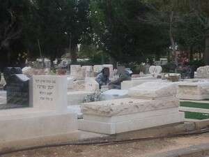 אב התאומים עם חוקרת המשטרה, הבוקר אב התאומים עם חוקרת המשטרה, הבוקר