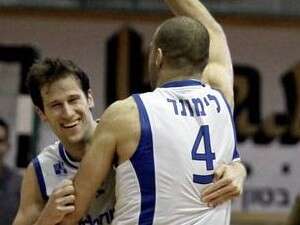 רביב לימונד וניב ברקוביץ'. נכנס למשחק הראווה רביב לימונד וניב ברקוביץ'. נכנס למשחק הראווה