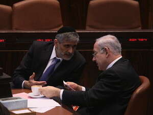 נתניהו עם שר הפנים ישי במליאת הכנסת, היום נתניהו עם שר הפנים ישי במליאת הכנסת, היום