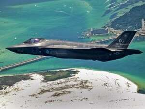 מטוס F-35 בטיסת מבחן/ מטוס F-35 בטיסת מבחן/