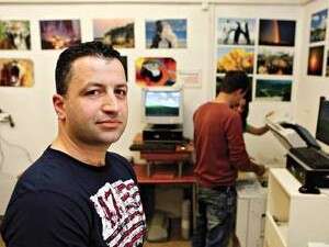 נאיל סיאם בחנות אקדמון באוניברסיטה העברית, אתמול נאיל סיאם בחנות אקדמון באוניברסיטה העברית, אתמול