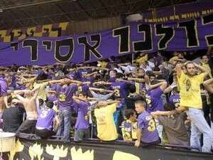 אוהדי הפועל חולון. גם הם פתחו עונה אוהדי הפועל חולון. גם הם פתחו עונה