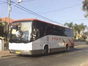 האוטובוס בו נכלאו הנוסעים. דורשים פיצוי האוטובוס בו נכלאו הנוסעים. דורשים פיצוי