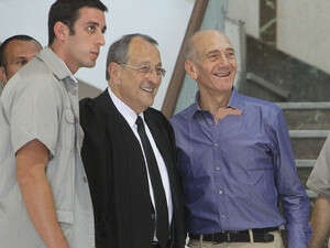 אולמרט אחרי פסק הדין, אתמול. כתב האישום בפרשת הולילנד יישקל מחדש אולמרט אחרי פסק הדין, אתמול. כתב האישום בפרשת הולילנד יישקל מחדש