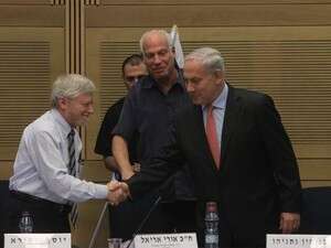 ראש הממשלה בדיון בנושא אסון הכרמל. גם תוספת מימון לא הייתה מונעת האסון ראש הממשלה בדיון בנושא אסון הכרמל. גם תוספת מימון לא הייתה מונעת האסון