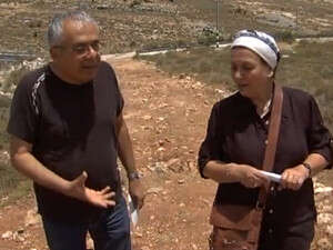 דרוש מראיין שיהיה מוכן לשבור את המצלמה. דרוש מראיין שיהיה מוכן לשבור את המצלמה.