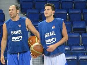 עידו קוז'יקרו וגיא פניני באימון הנבחרת. הערב עידו קוז'יקרו וגיא פניני באימון הנבחרת. הערב