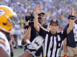 שופטת מחליפה ב-NFL, לא להיט שופטת מחליפה ב-NFL, לא להיט