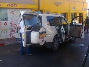 הג'יפ בו נורו בני המשפחה בתחנת הדלק במושב תנובות הג'יפ בו נורו בני המשפחה בתחנת הדלק במושב תנובות