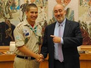 אבנר נתניהו עם השגריר פרושאור במטה האו אבנר נתניהו עם השגריר פרושאור במטה האו