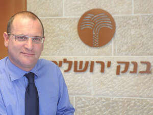 אורי פז. אורי פז.