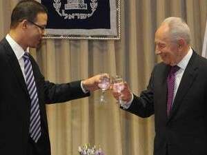נשיא המדינה ושגריר מצרים בטקס הגשת כתבי האמנה לנשיא המדינה נשיא המדינה ושגריר מצרים בטקס הגשת כתבי האמנה לנשיא המדינה