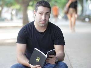 ניר זברו. מקבל פניות מכל העולם ניר זברו. מקבל פניות מכל העולם