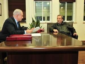ראש הממשלה ושר הבטחון בלשכת רה''מ בת''א ראש הממשלה ושר הבטחון בלשכת רה''מ בת''א