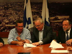 טקס החתימה על הסכם עובדי הקבלן טקס החתימה על הסכם עובדי הקבלן