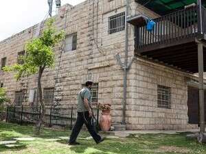 בית עזרא בחברון. המתנחלים דורשים אישור מגורים בית עזרא בחברון. המתנחלים דורשים אישור מגורים
